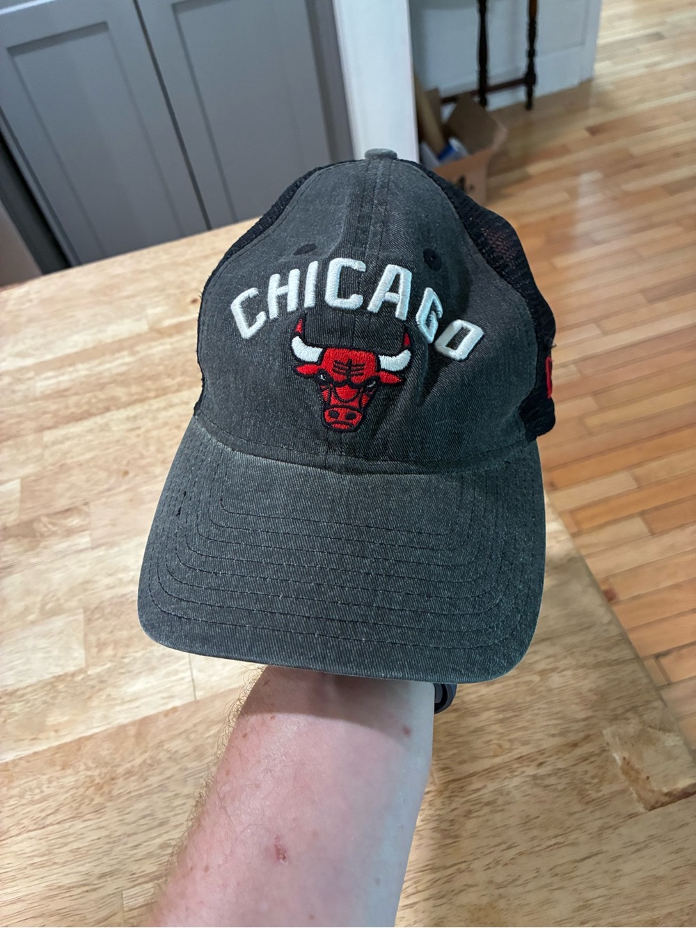 NBA CHICAGO BULLS SNAP BACK NEW ERA 920 9TWENTY LOGO TRUCKER MESH
